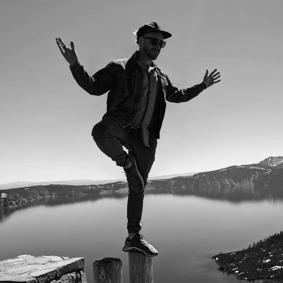 Late Night Lounge with DJ Dream Viper