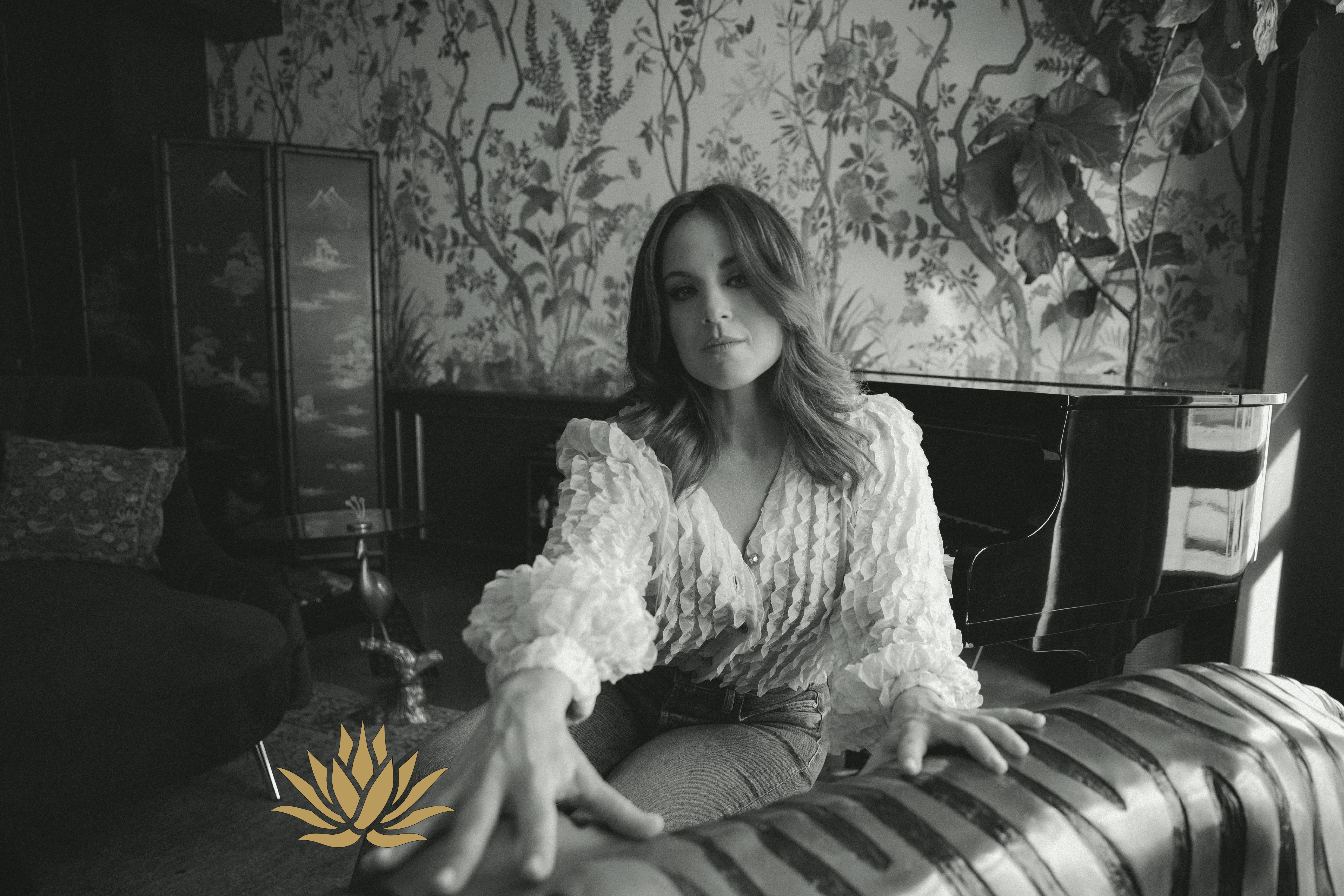 Rachel Eckroth Plays Shirly Scott