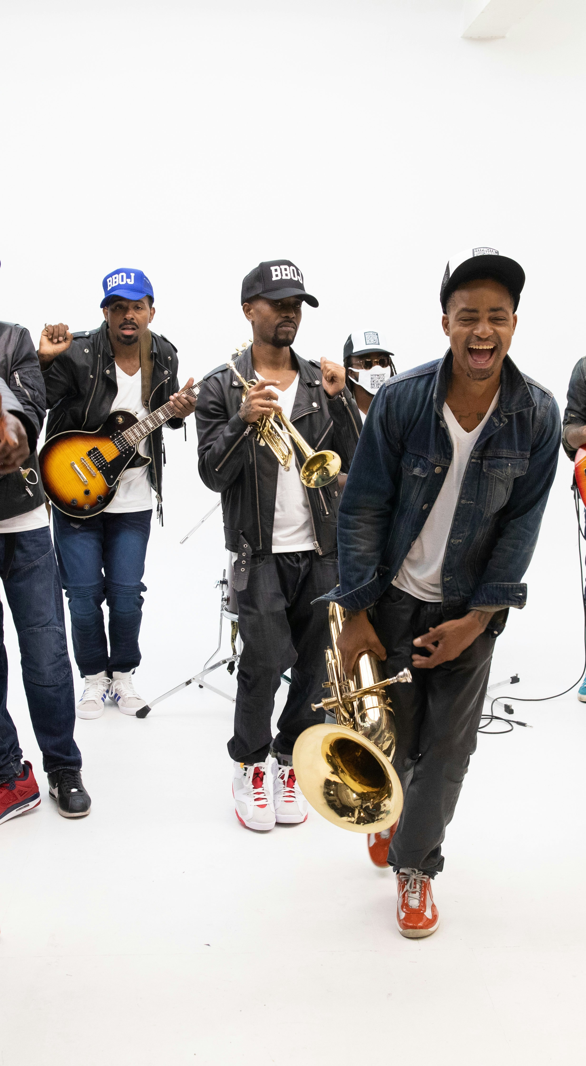 Conversamos com o Hypnotic Brass Ensemble sobre jazz, suas