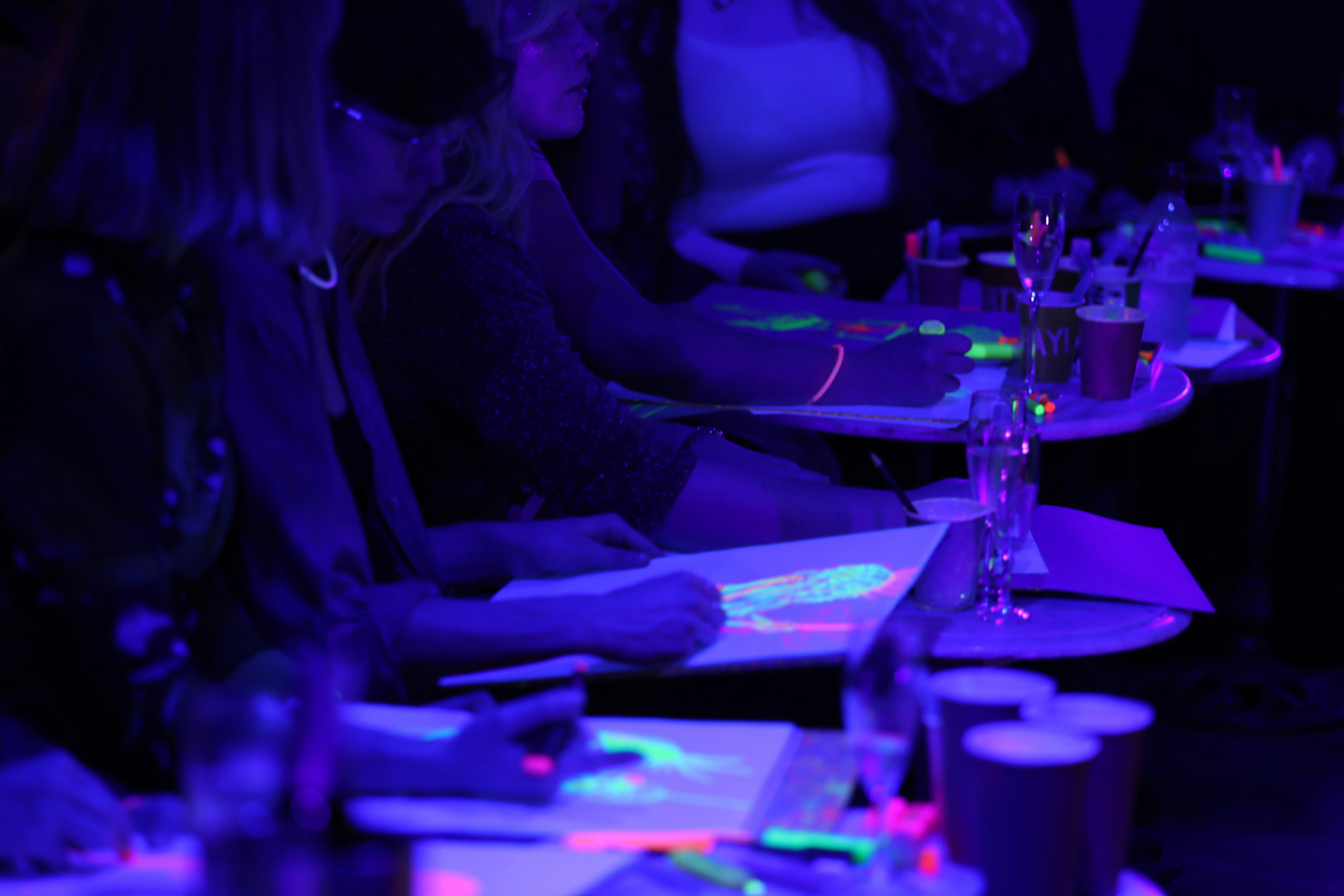 Neon Naked Life Drawing in Angel! Billets À partir de 18,50 £ 7 déc