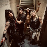 MÖTLEY CRÜDE