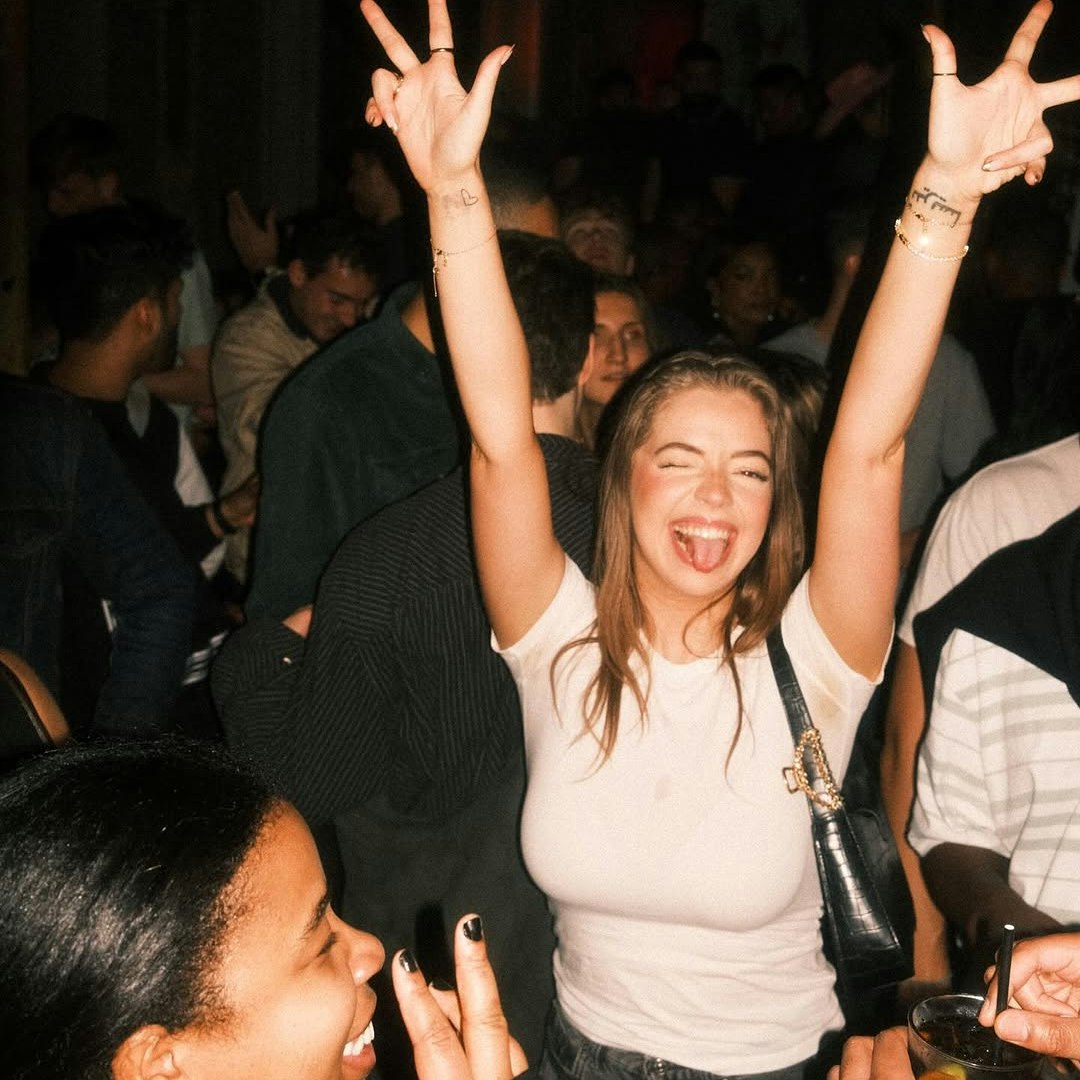 THE OLD QUEEN'S TURN UP