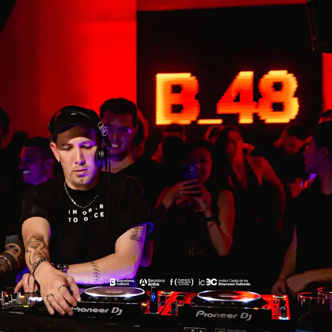 FLUG INVITES - B48_Live