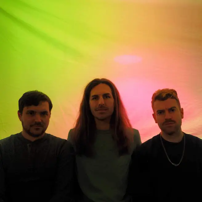 Earthgrazer // toss!