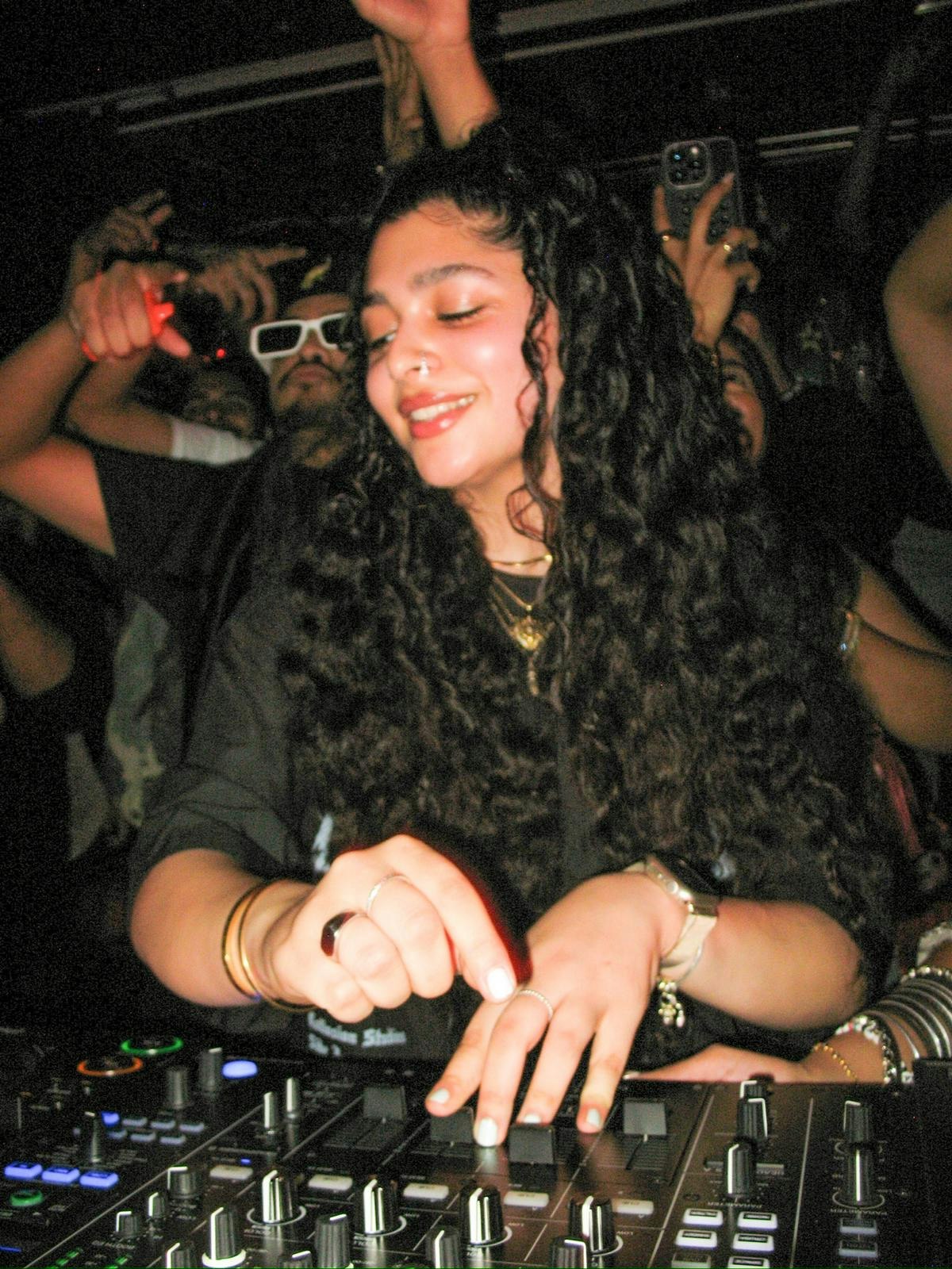 KIZZI & FRIENDS at The Lower Third