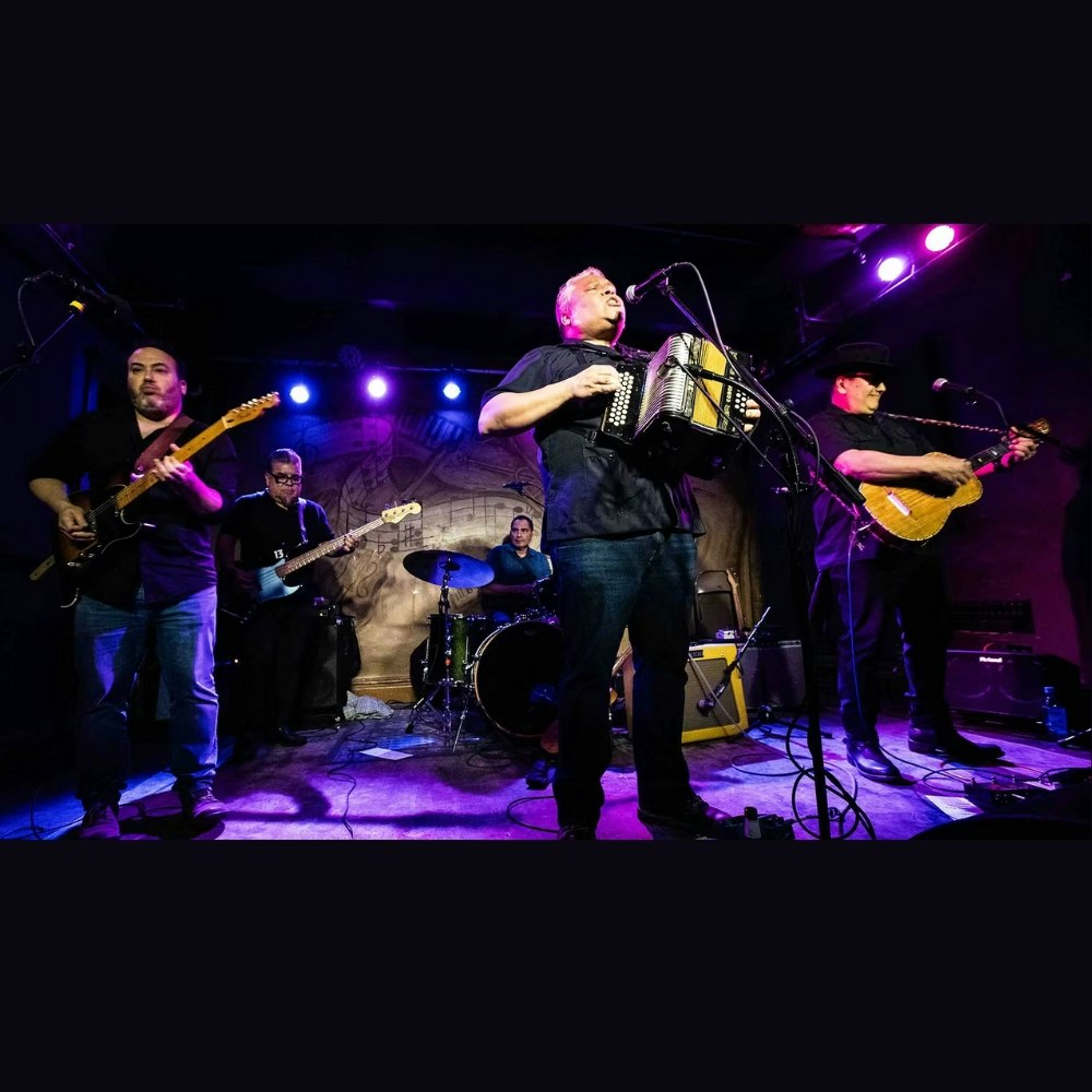 Photo of Los Gallos, The New Heartaches @ Robert's Westside