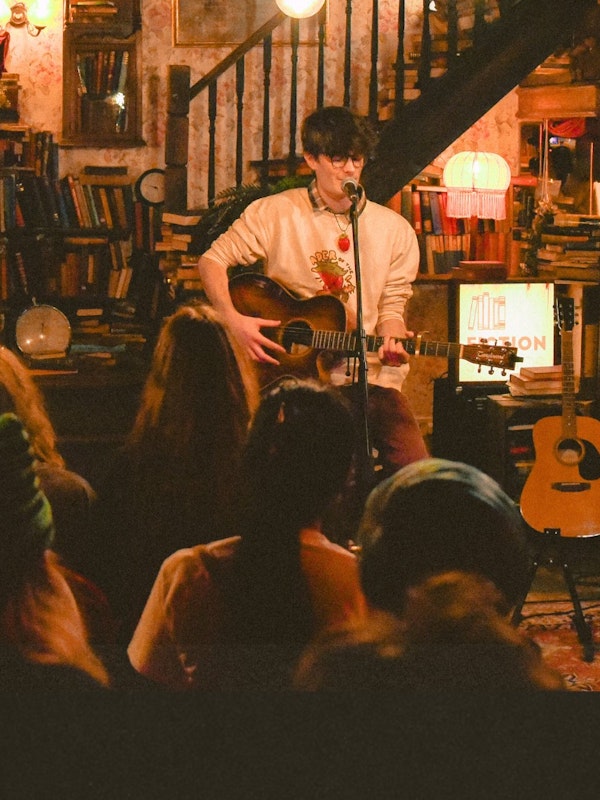 Charlie Bennett live in Leeds