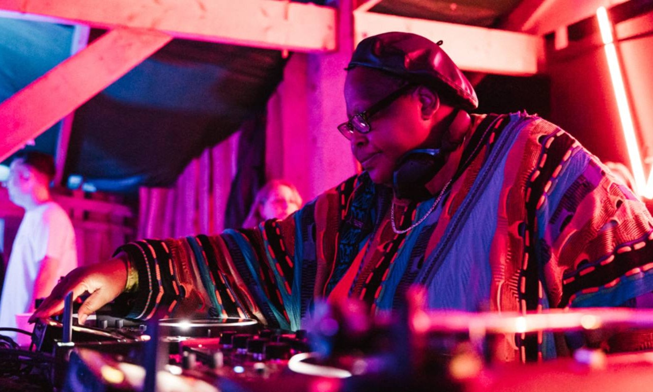 Lakuti & Colleen 'Cosmo' Murphy