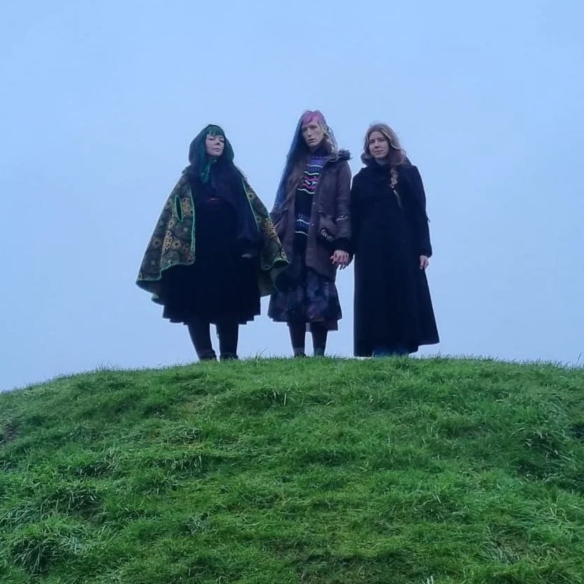 In the Round: Tristwch y Fenywod + Jennifer Walton