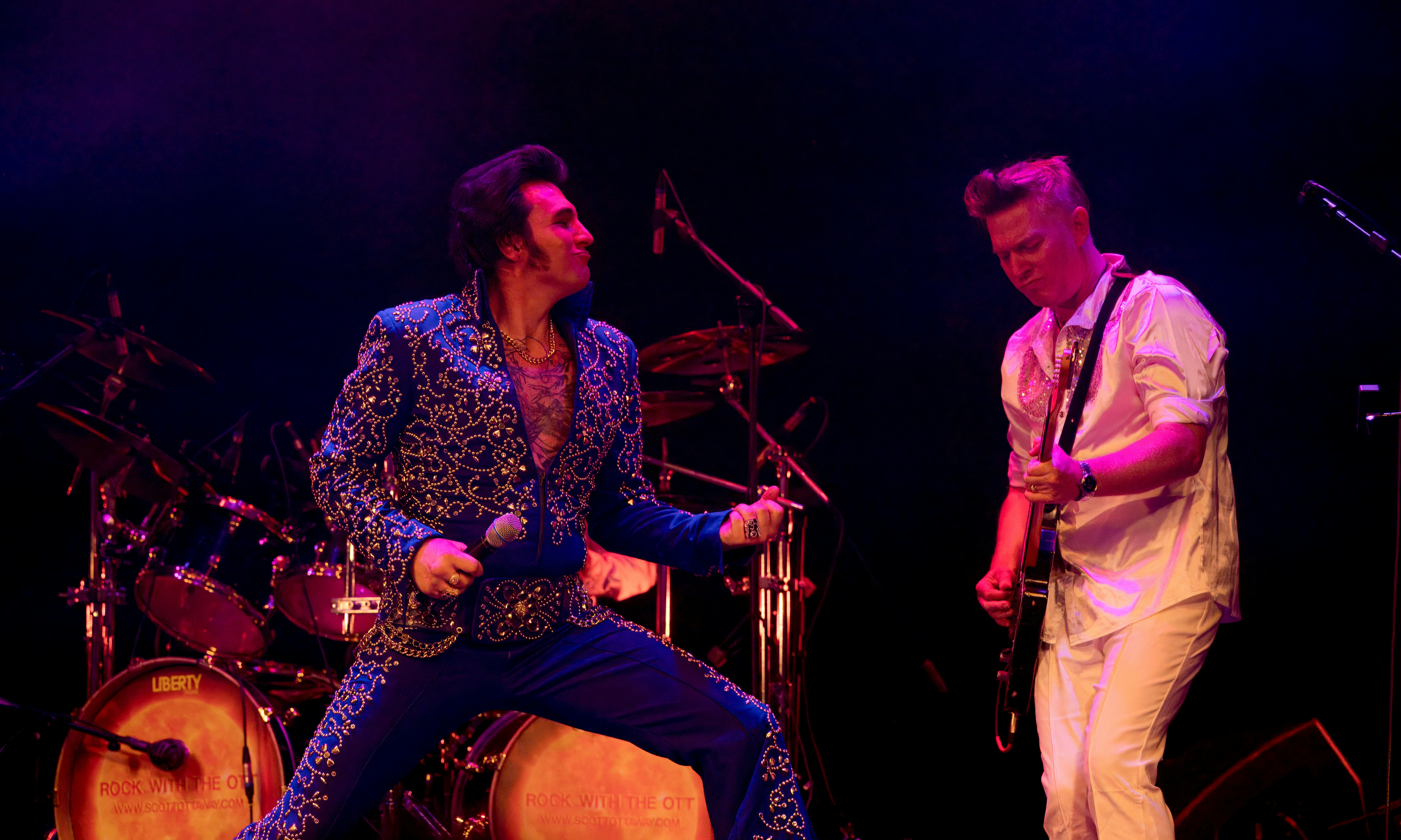 Elvis Returns