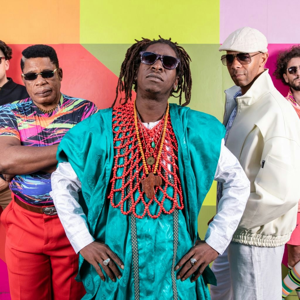 Afriquoi (live) + Chiedza