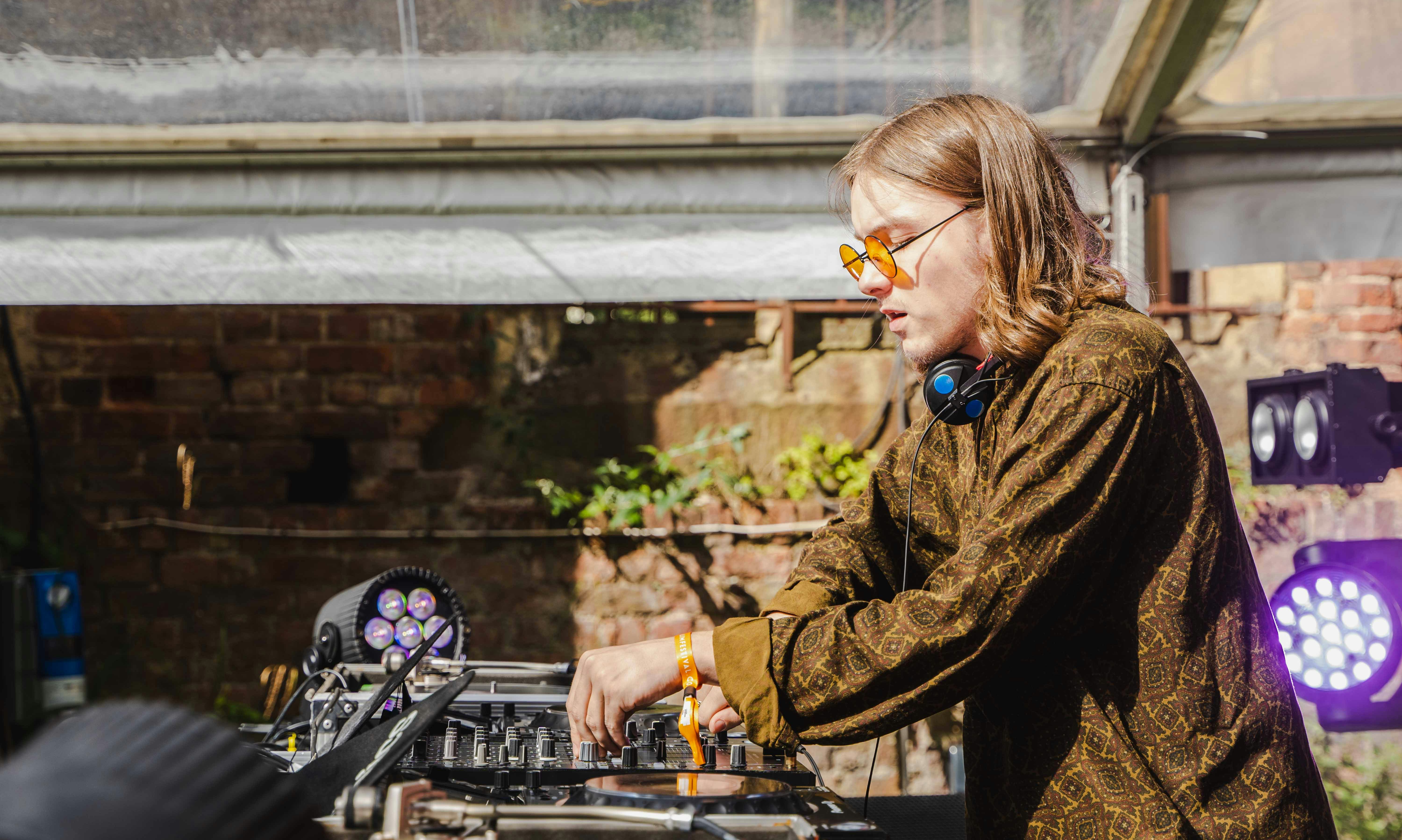 Ché Wax In Residence