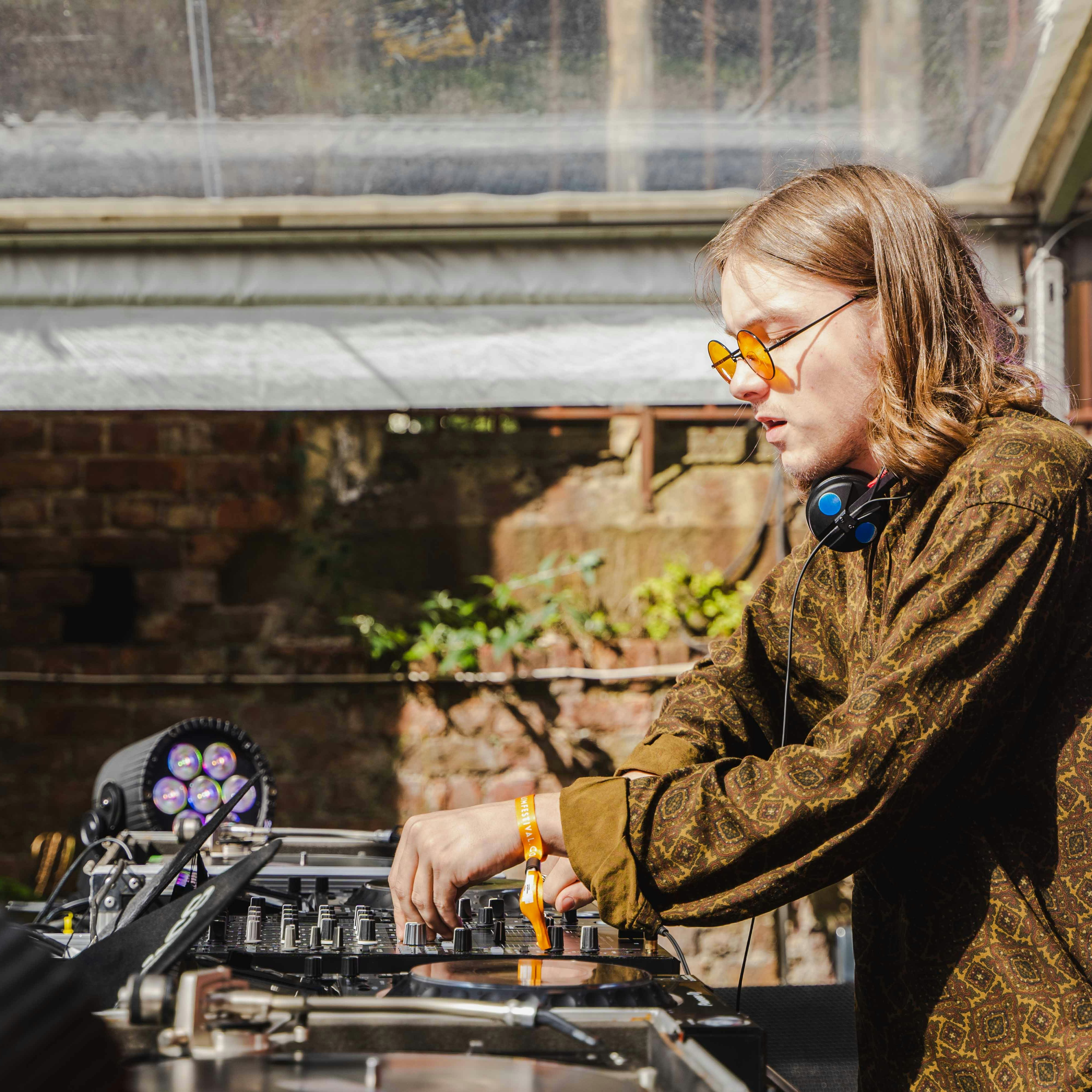 Ché Wax In Residence