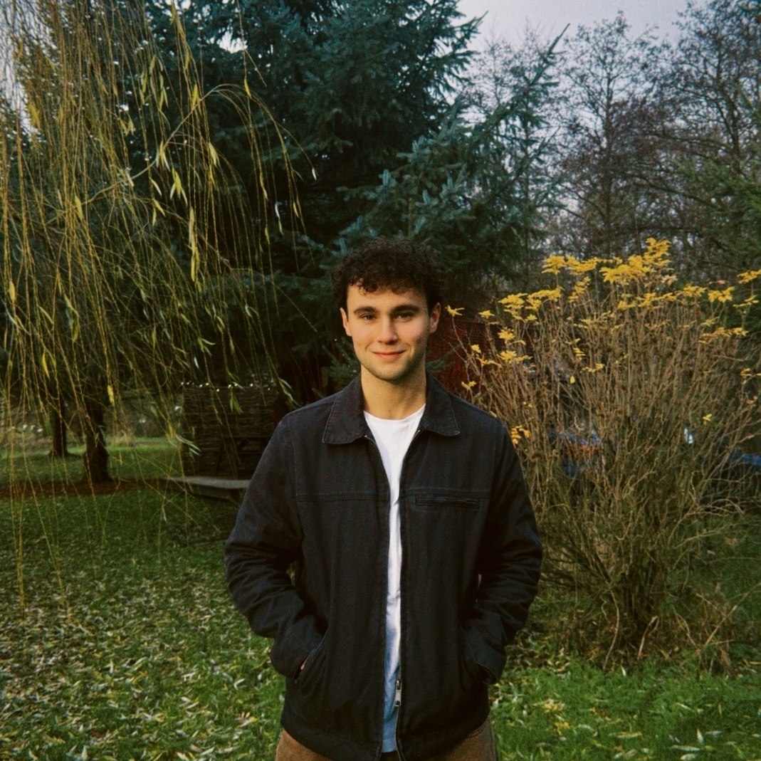 Sam Collens live in London