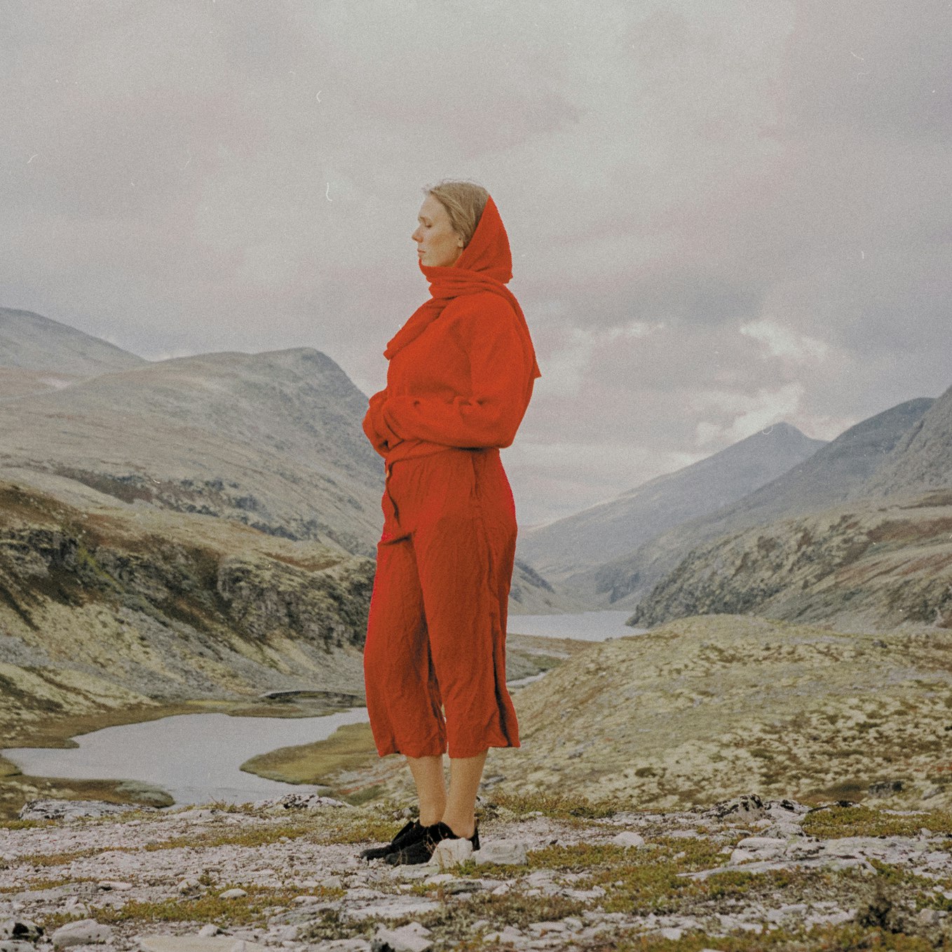 Juni Habel: Stripped Back + Signing