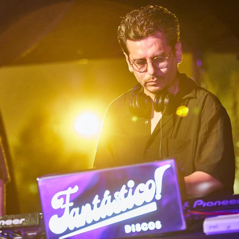 DJ Set: Discos Fantástico! + Radio Vampiro celebrate Grupo Soñador's 'Galactic Cumbia Sonidera' - Techno Party in Berlin