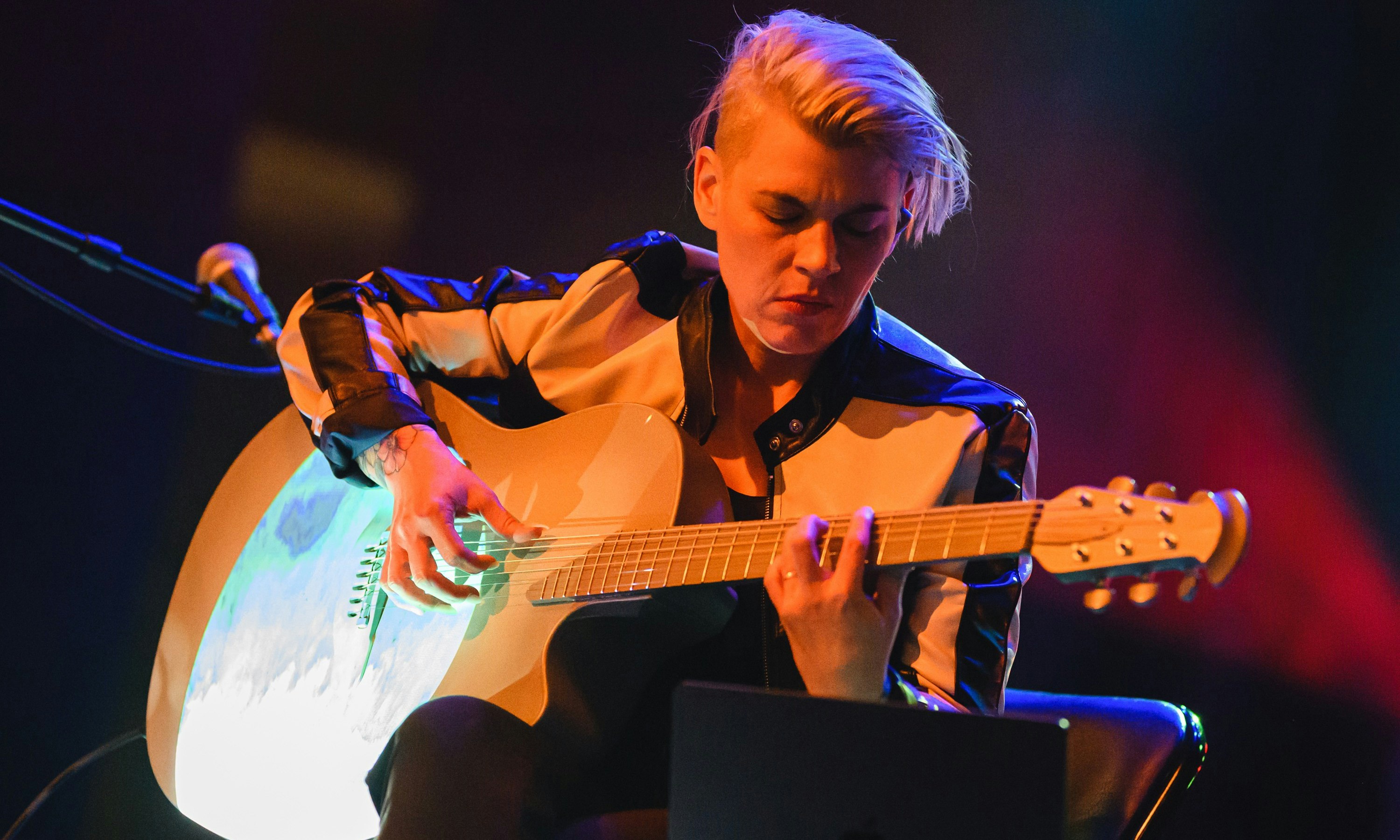 Guitar Master Kaki King