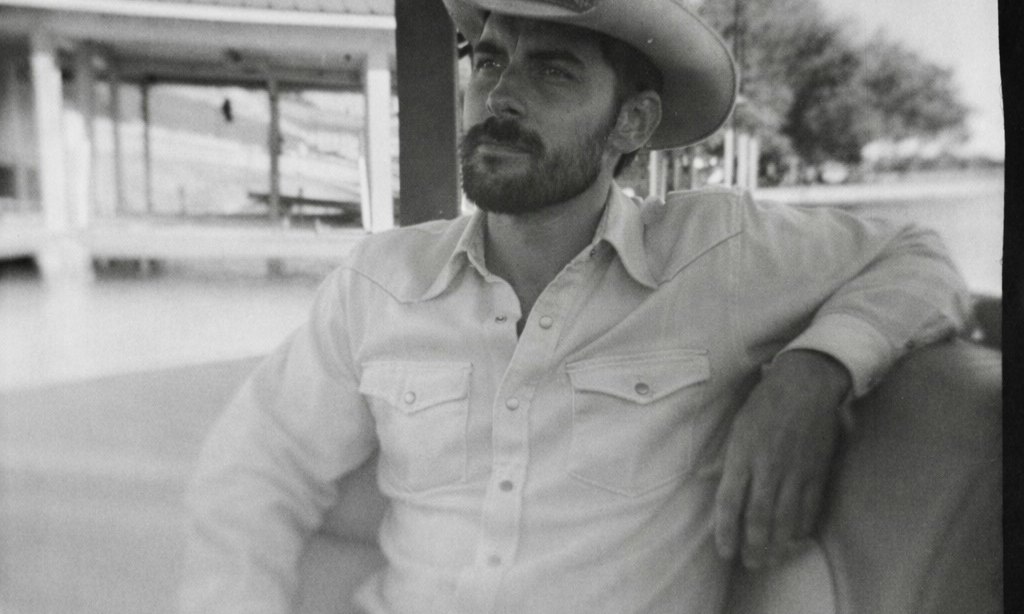 Tractor Tavern Presents: Robert Ellis, guests