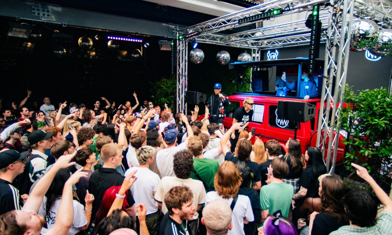OUTSIDE (FREE ENTRY): Mak 10, Pioneer, Shenin Amara + more