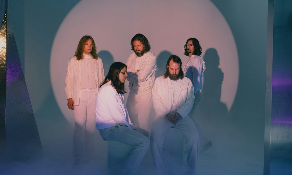 HÄLLAS + EARTH TONGUE