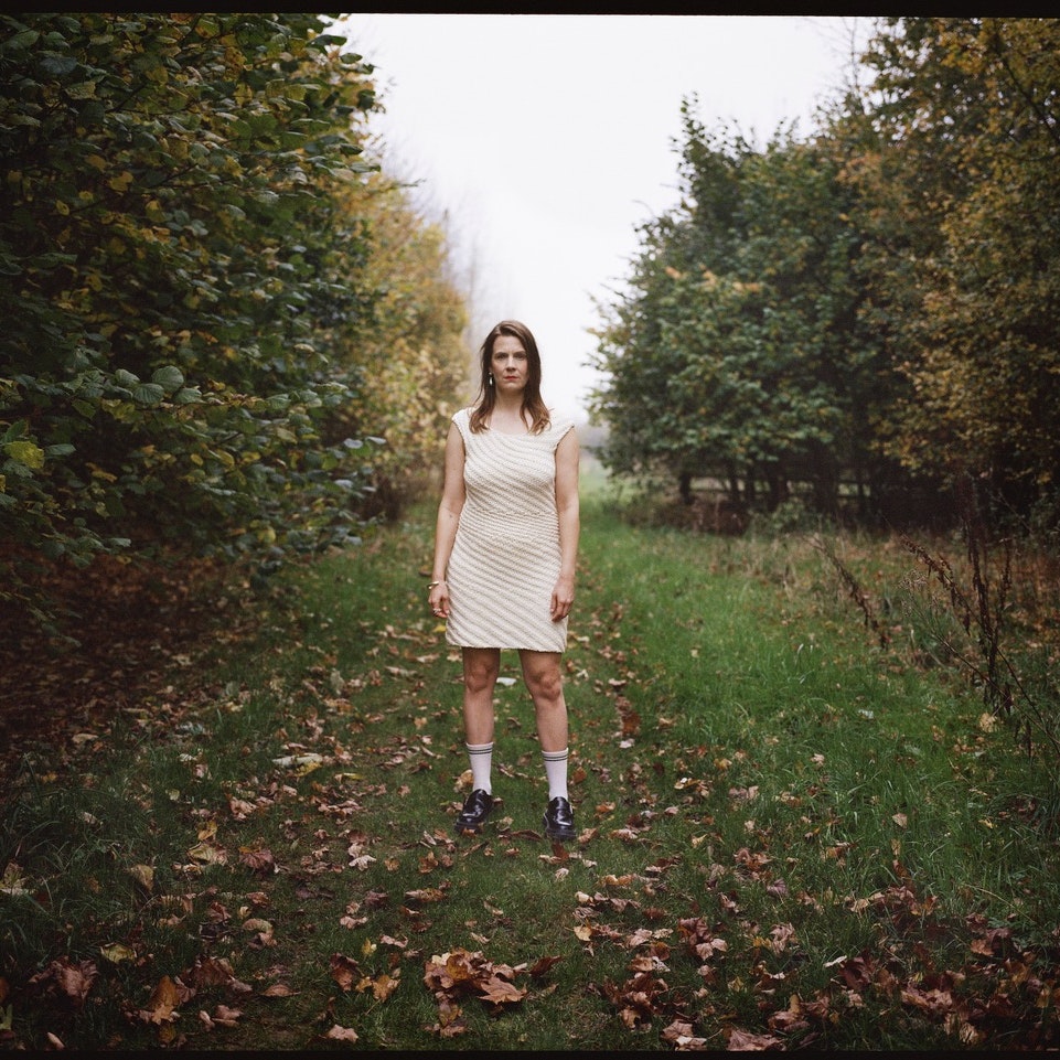 Alev Lenz: Acoustic + Signing