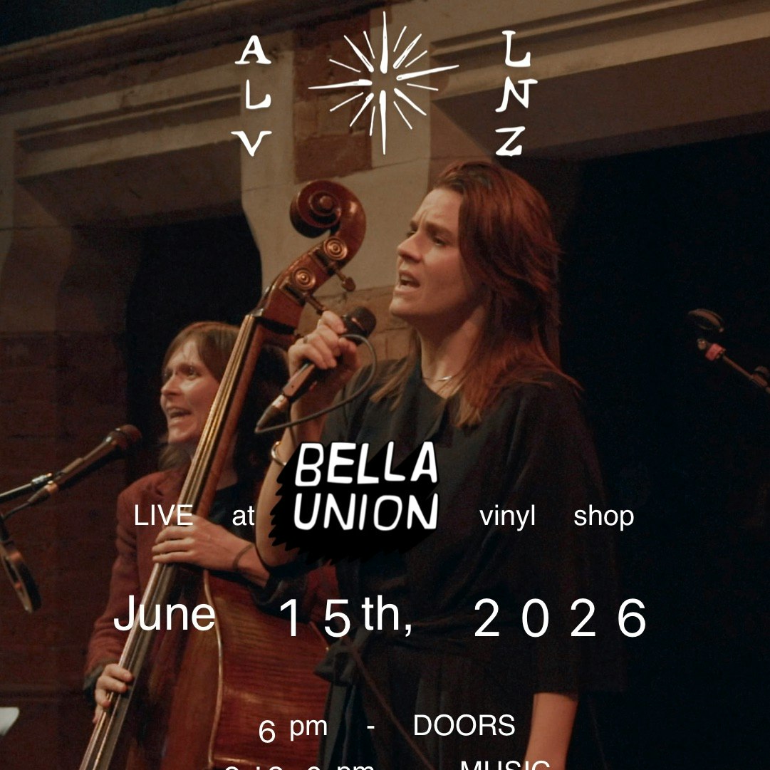 Alev Lenz Instore Performance
