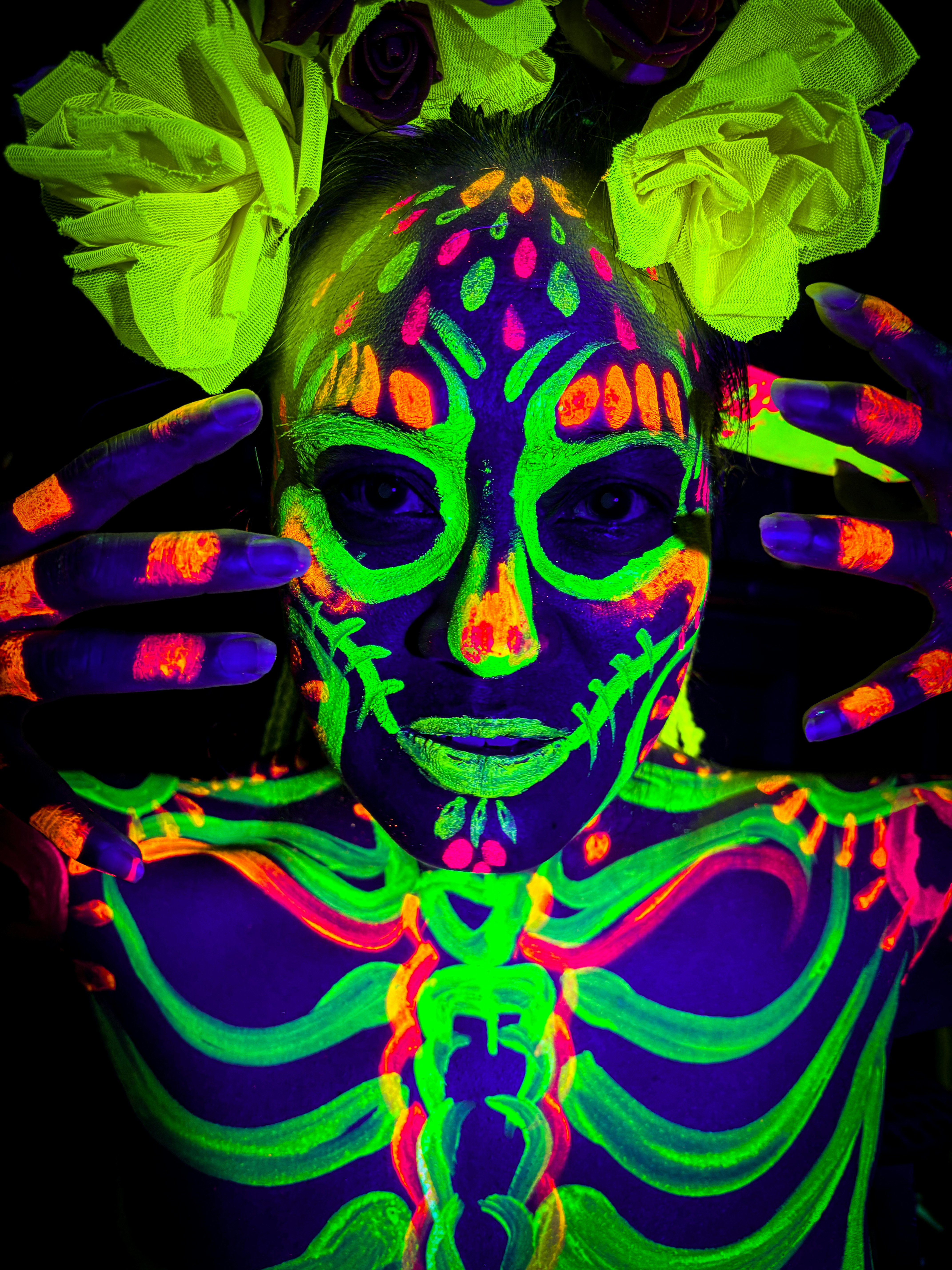 Neon Naked Life Drawing in Angel! at The Old Queens Head, London