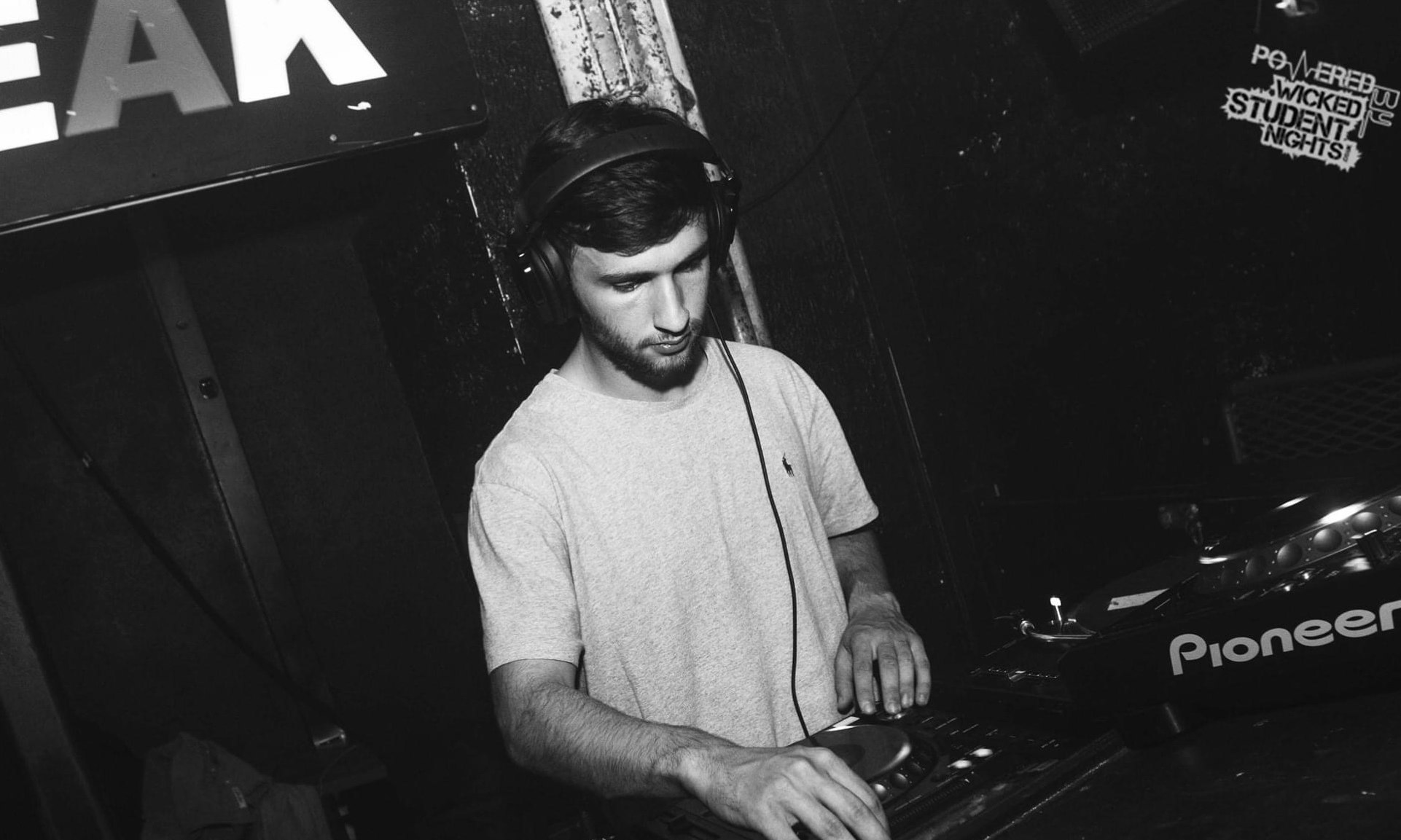 Friday Selector : AJ Couque (DJ)