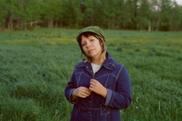 Lily Seabird: Acoustic + Signing