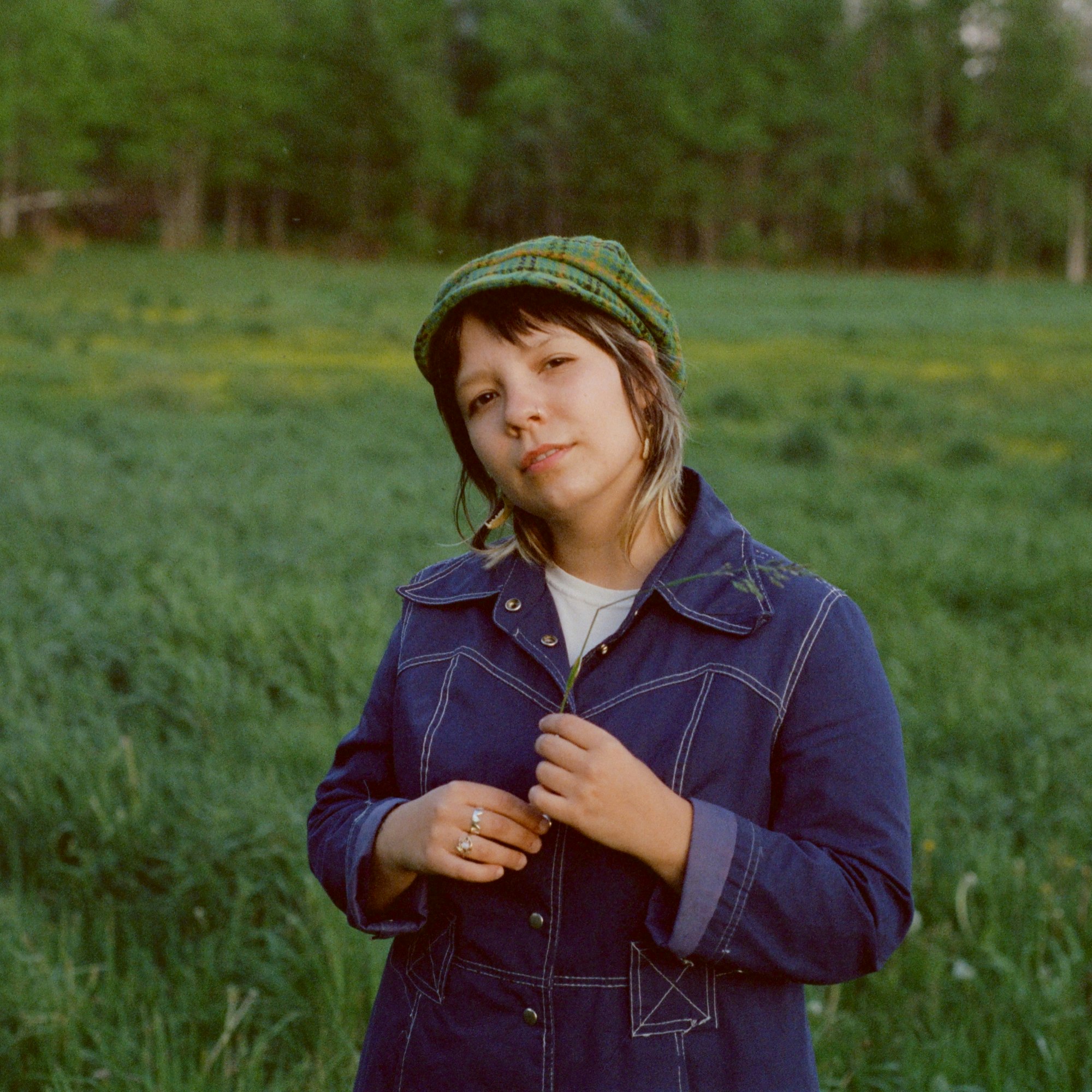 Lily Seabird: Acoustic + Signing