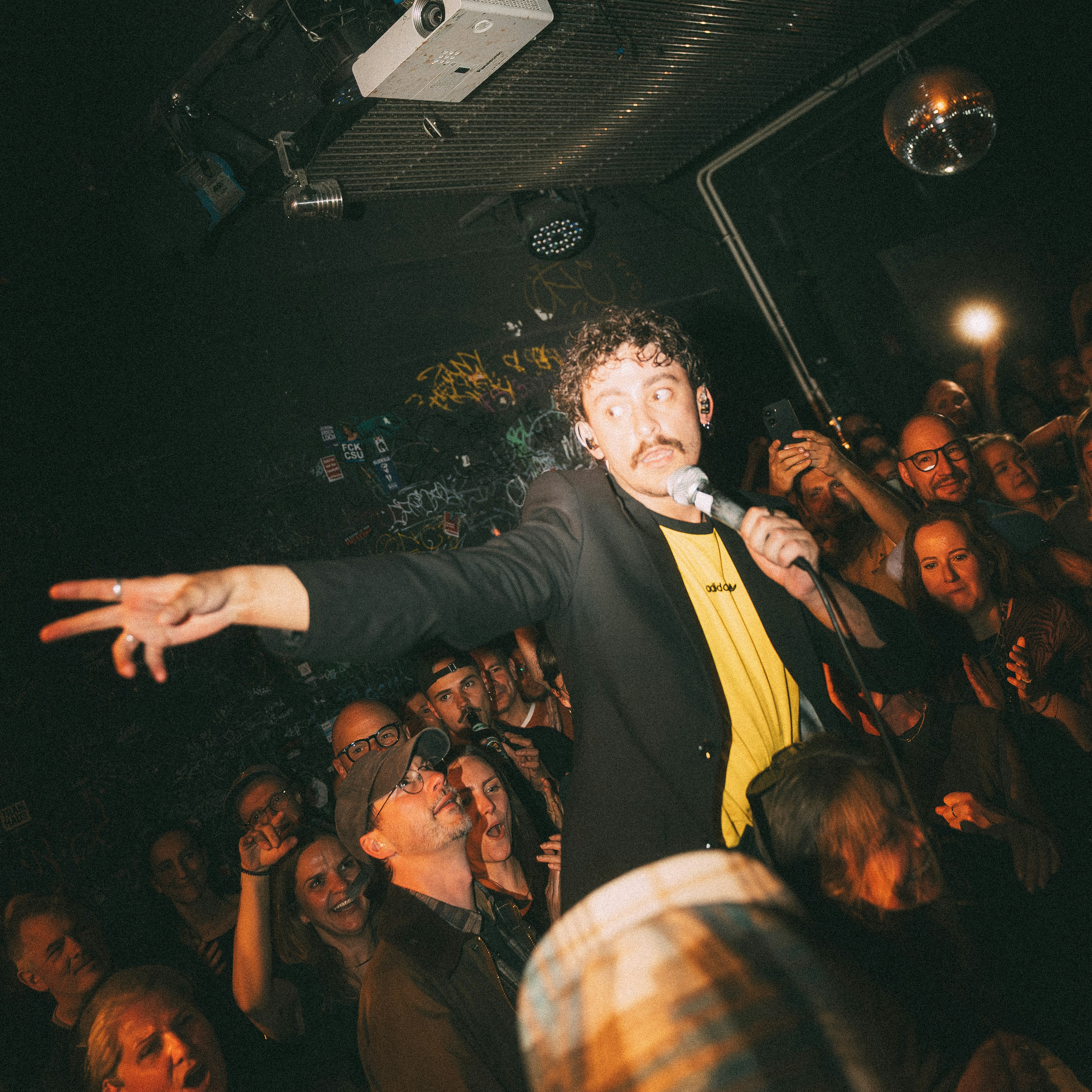 Antony Szmierek: Live + Signing