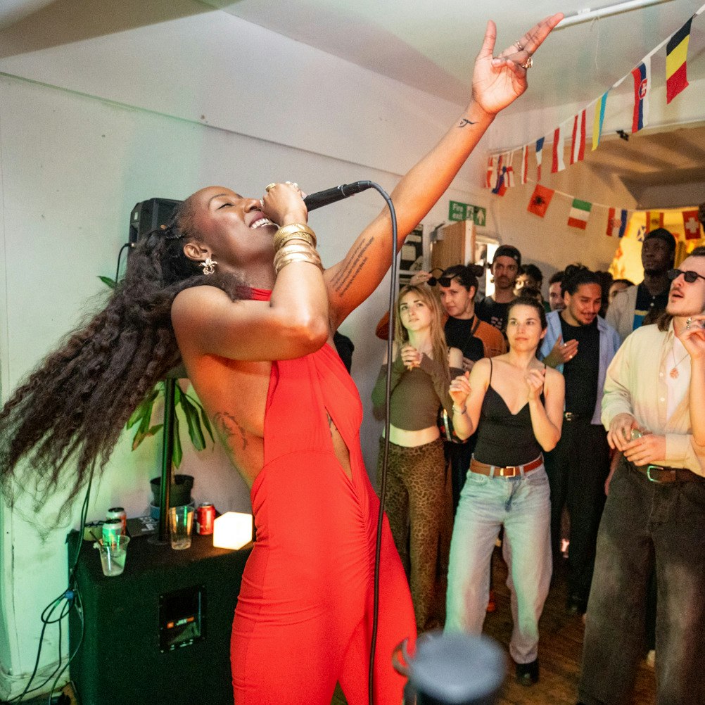 no-phone house party