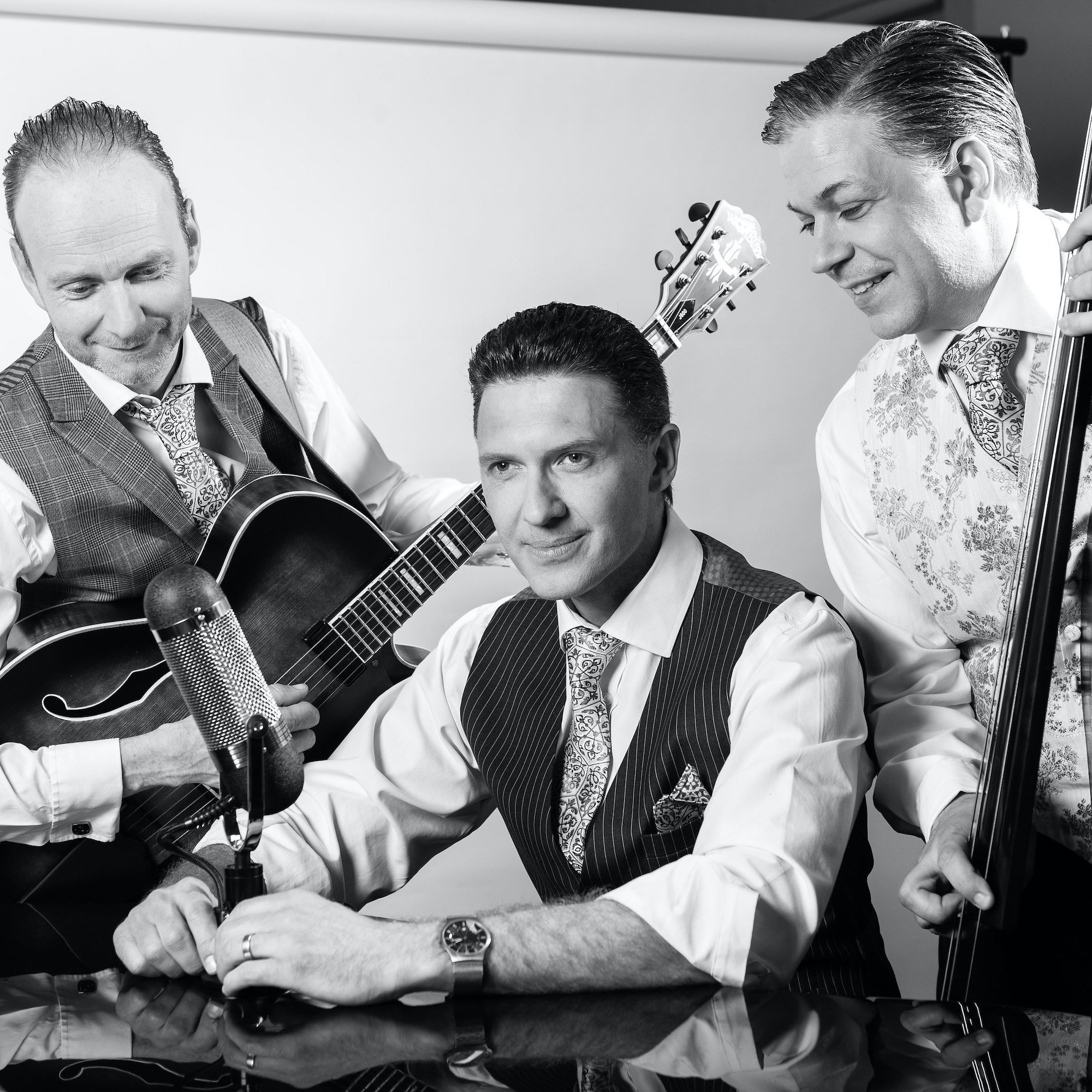 Robin Phillips Sings & Plays: Nat King Cole
