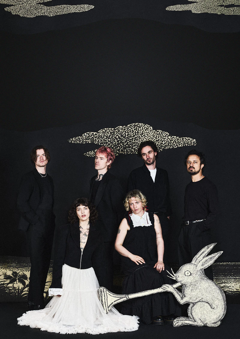 Imagem da fonte — Girl in the Year Above