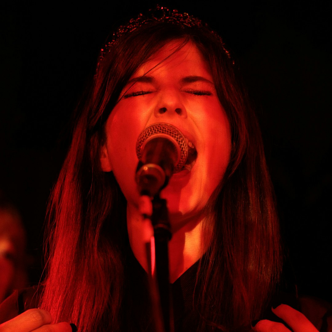 Roxanne de Bastion + Support