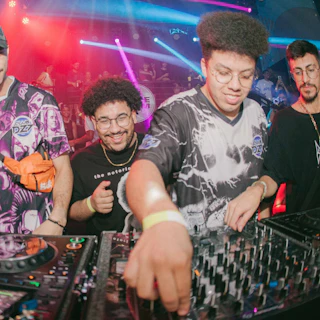 Weird Baile: JLZ, Vhoor, Mu540, RaMeMes