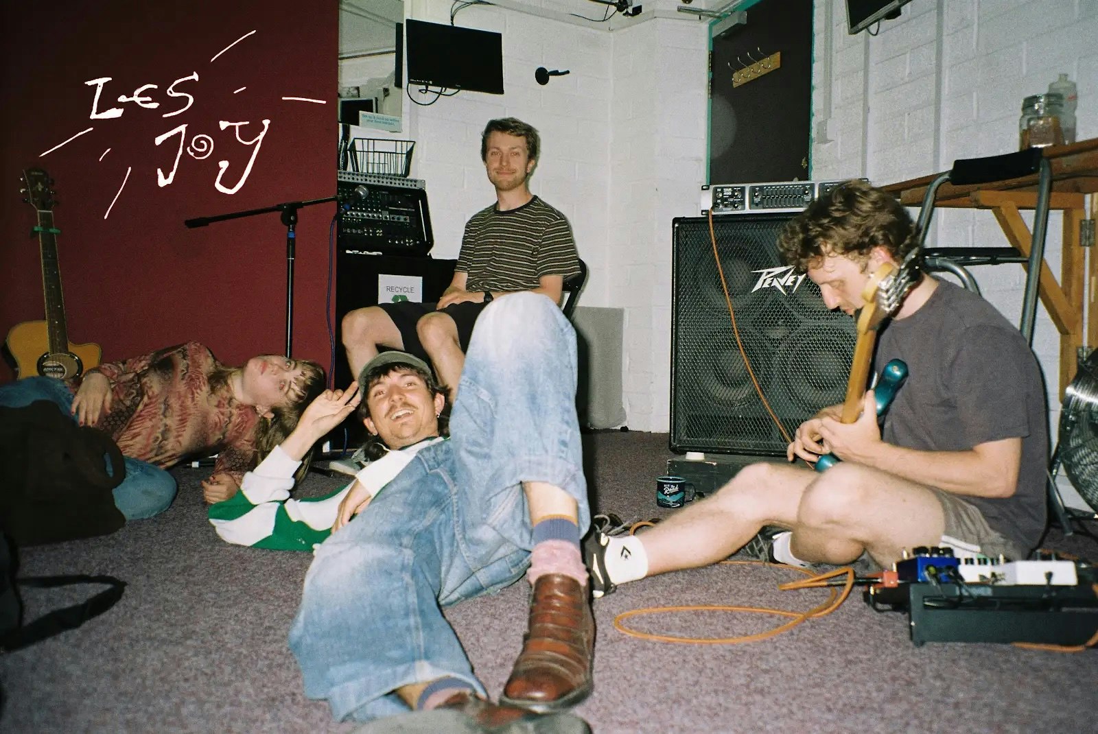 Les Joy + Topsoil + WOOL at The Elephants Head, London