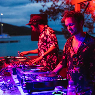 LNATOBL: Tho + Loren (all-night-long)