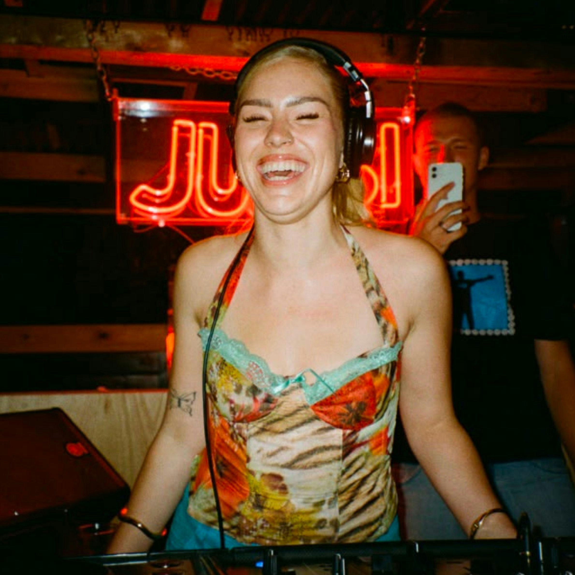 DJ: Marleigh (All Night)