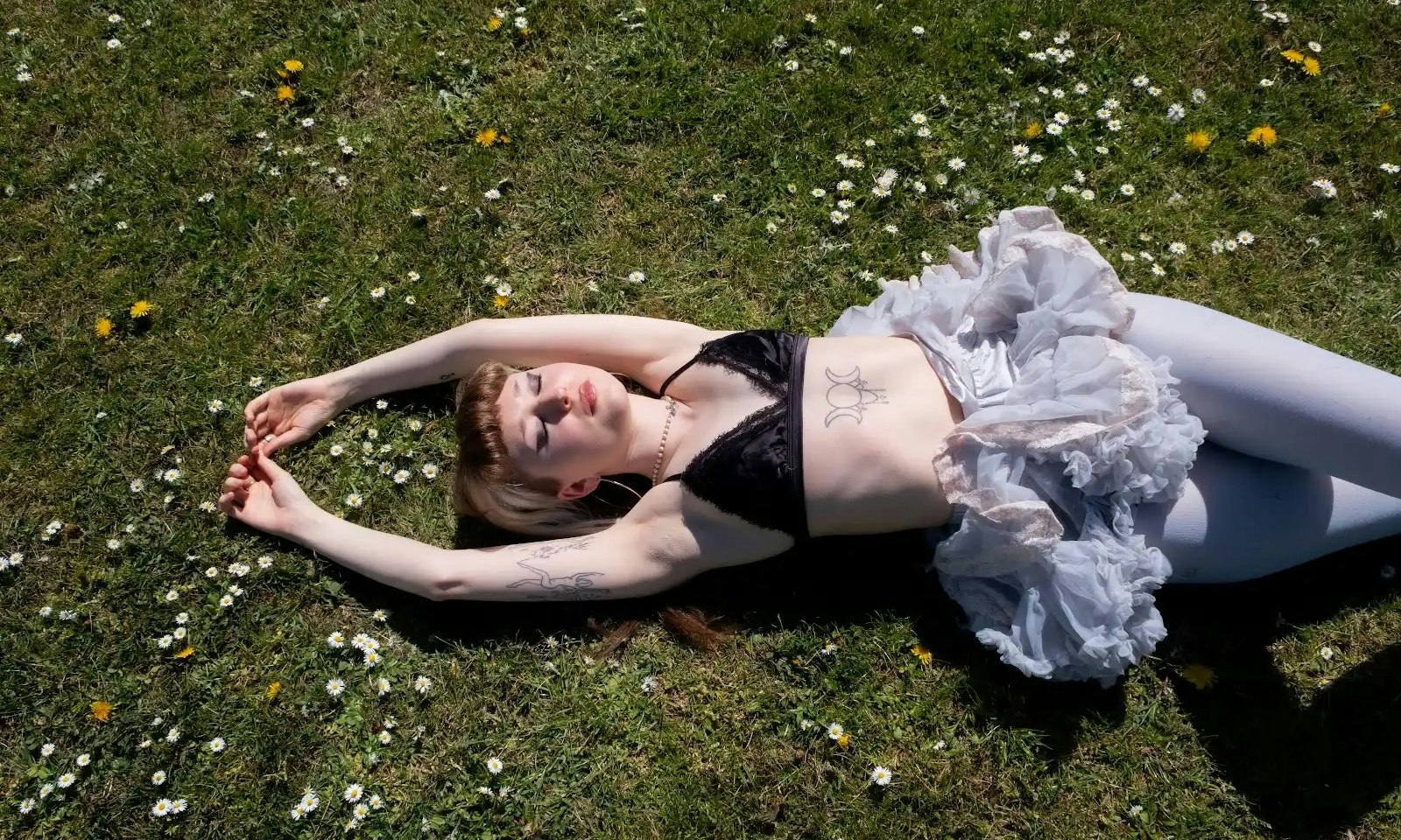 HANNAHBELLA + flora + Ruben Degoni