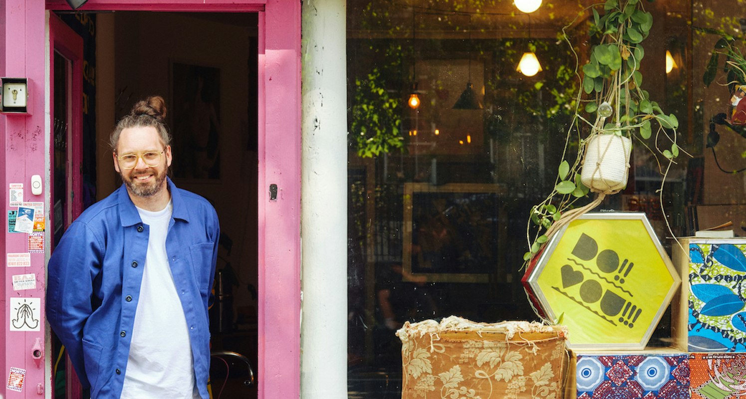 Charlie Bones + Sarahtonin at Fox And Firkin, London