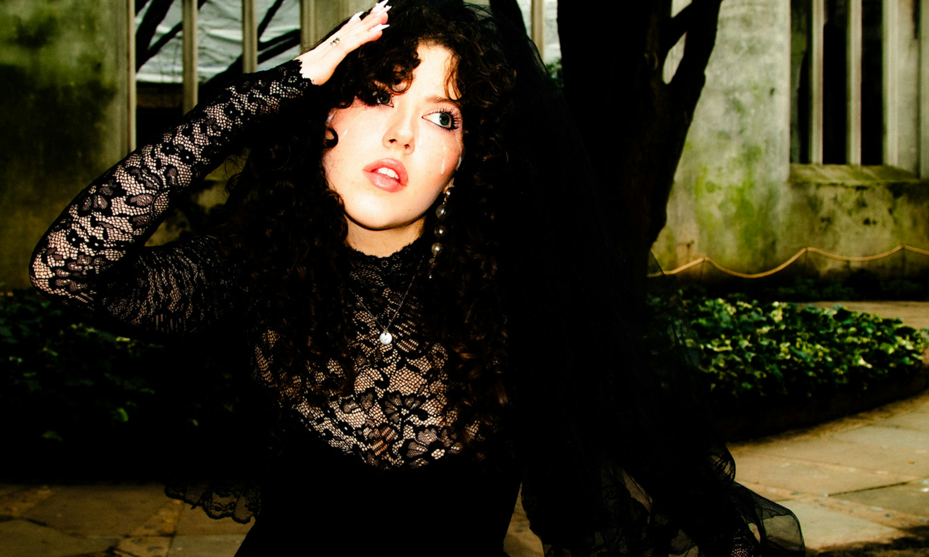 Phoebe Rea + Support