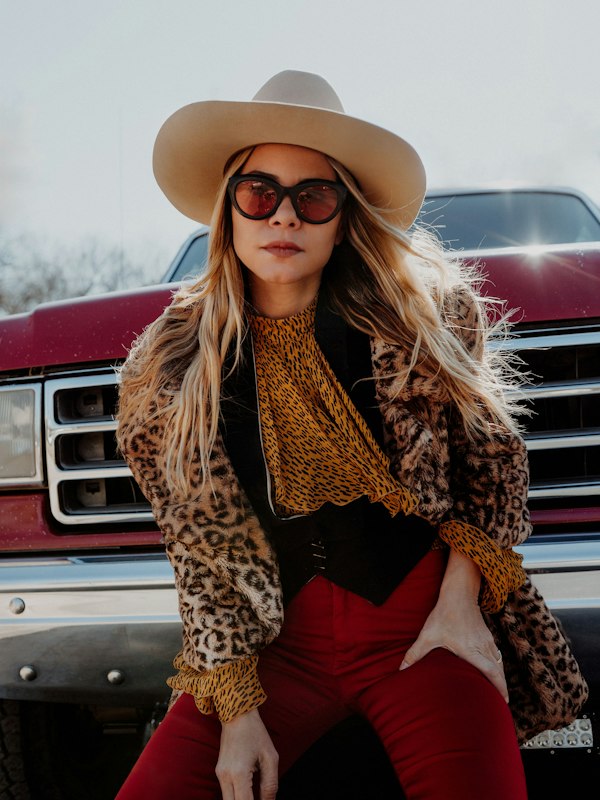 MAGGIE KOERNER w/MO & CO.