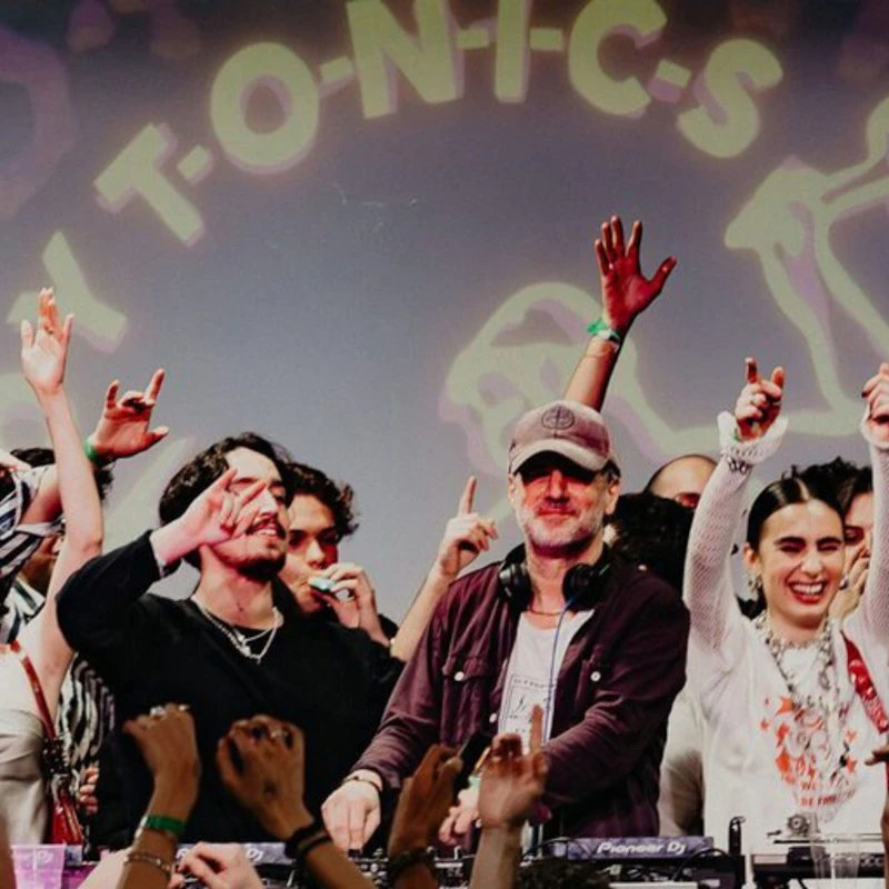 Imagem da fonte — Toy Tonics with Cody Currie, Kapote + Aroop Roy