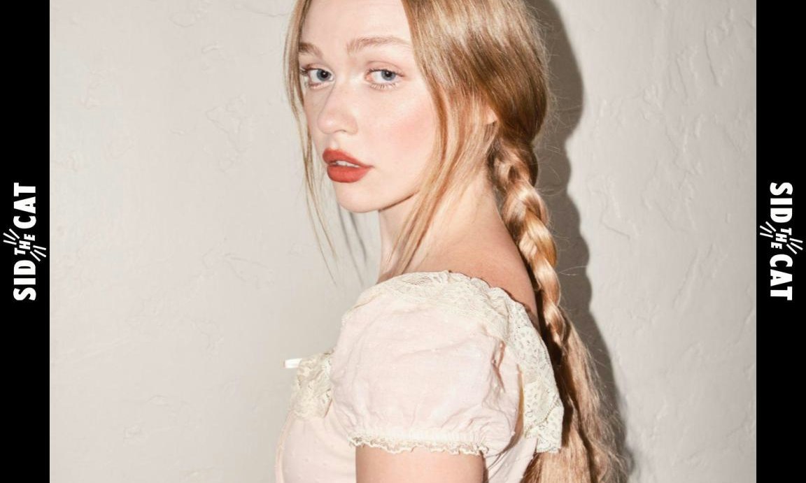 Mollie Elizabeth: People Pleaser Live