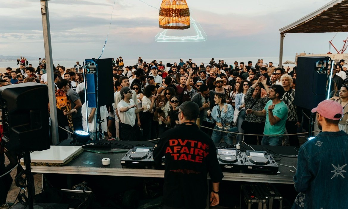 FREE OPEN AIR BEACH PARTY: LOST invites POSAY