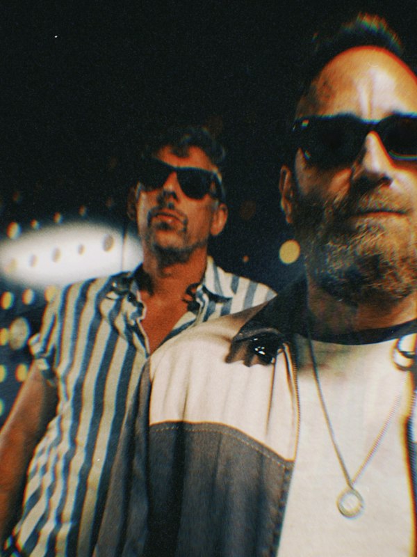 THE BLACK KEYS RECORD HANG