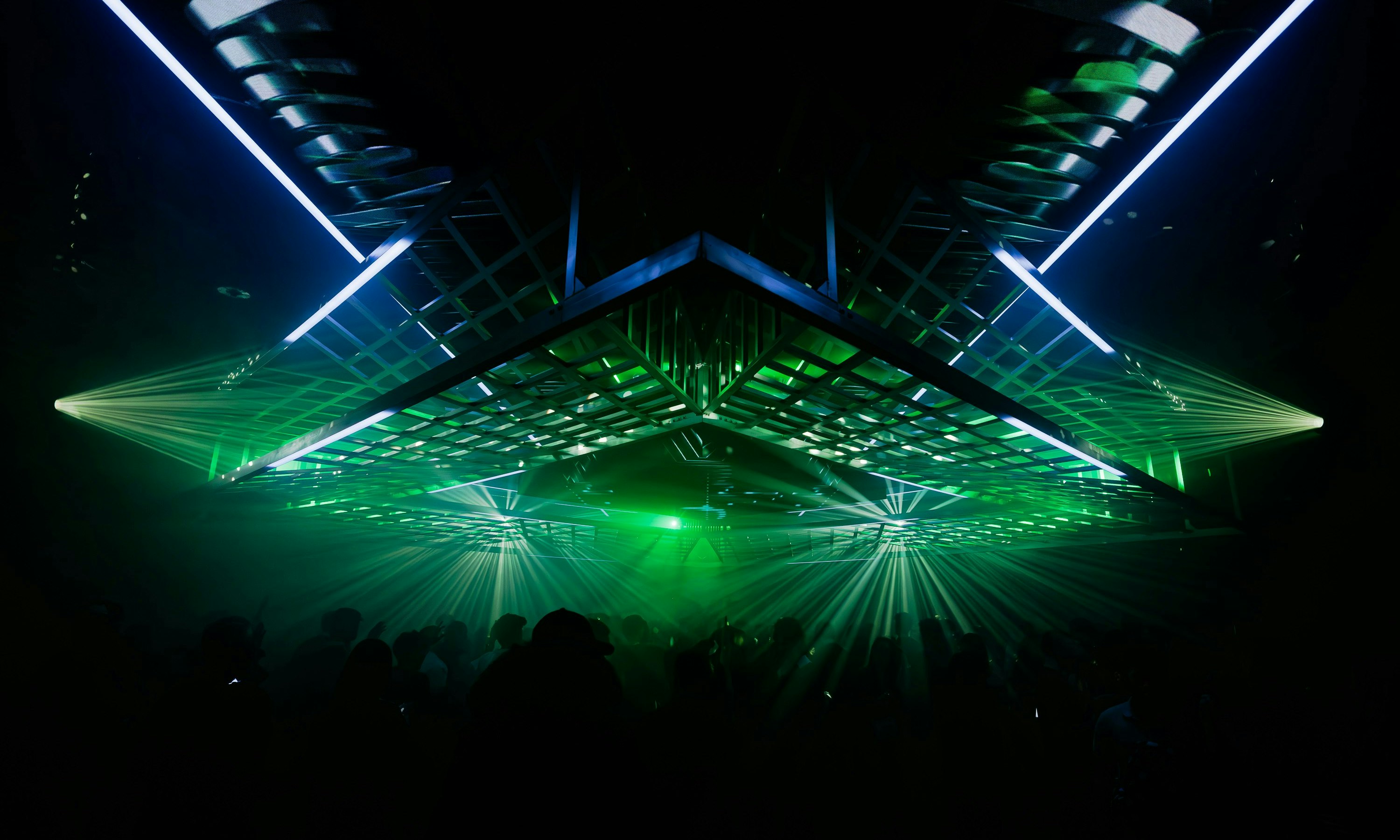 JUANY BRAVO (MAKE THE GIRLS DANCE), DAVID TORT + SPECIAL GUESTS