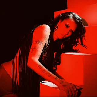 Nieve Ella: Intimate Acoustic Performance + Signing