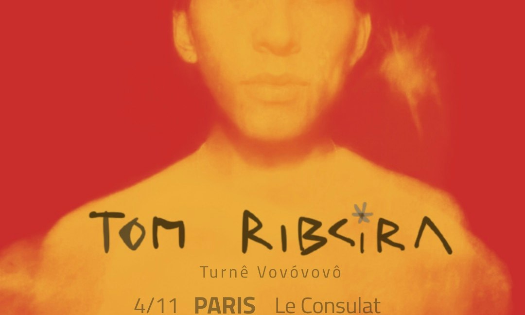 Imagen de la fuente — Tom Ribeira au Consulat Voltaire